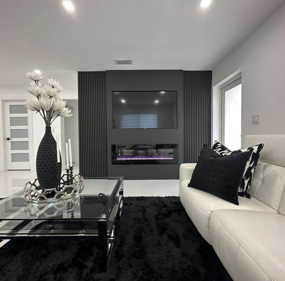 A living room with black and white decor